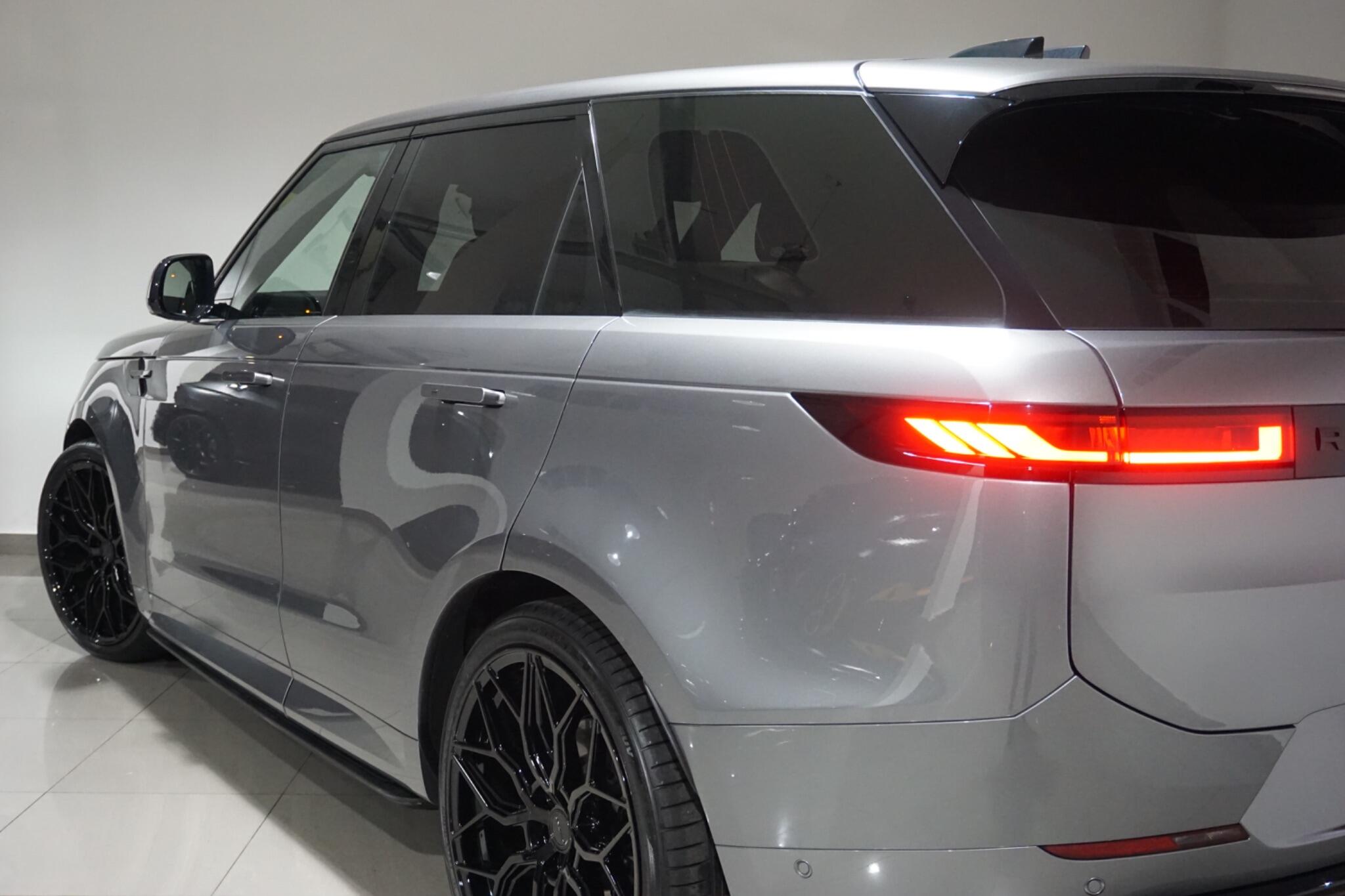 Land Rover Range Rover Sport 3.0 D300 MHEV Dynamic SE SUV 5dr Diesel Auto 4WD Euro 6 (s/s) (300 ps)